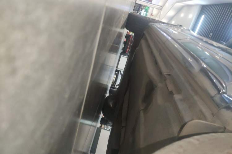 Used Audi Q5L 2025 quattro 45th Anniversary Edition 45 TFSI Luxury Dynamic Model Left Side Sill