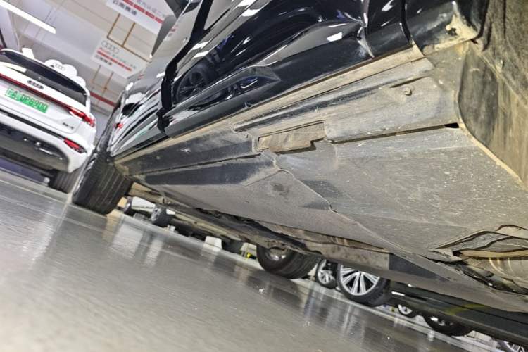Used Audi Q5L 2025 quattro 45th Anniversary Edition 45 TFSI Luxury Dynamic Model Left Side Sill