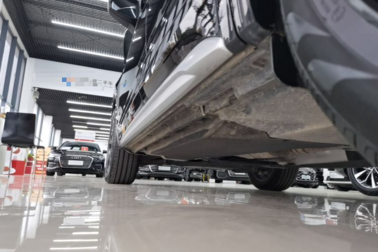 Used Audi Q5L 2025 quattro 45th Anniversary Edition 40 TFSI Sporty and Dynamic Model Left Side Sill