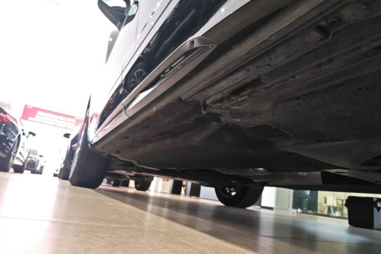 Used Audi Q5L 2025 quattro 45th Anniversary Edition 40 TFSI Luxury Dynamic Model Left Side Sill