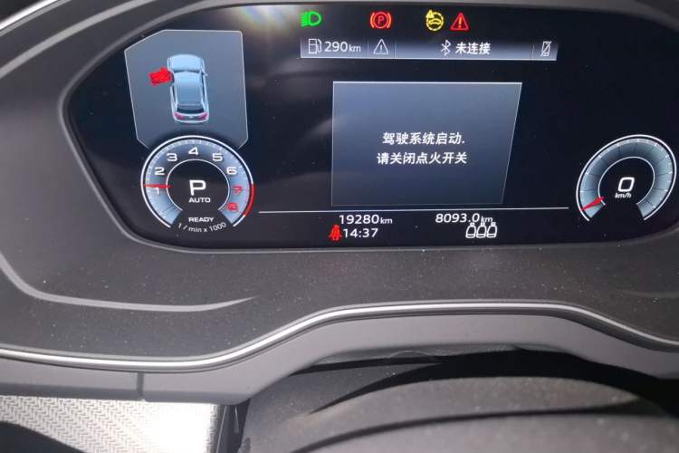 Used Audi Q5L 2025 quattro 45th Anniversary Edition 45 TFSI Luxury Dynamic Model Odometer Close Up