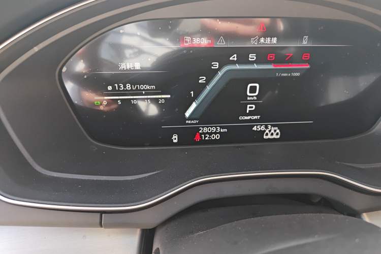 Used Audi Q5L 2025 40 TFSI Fashionable and Dynamic Edition Odometer Close Up