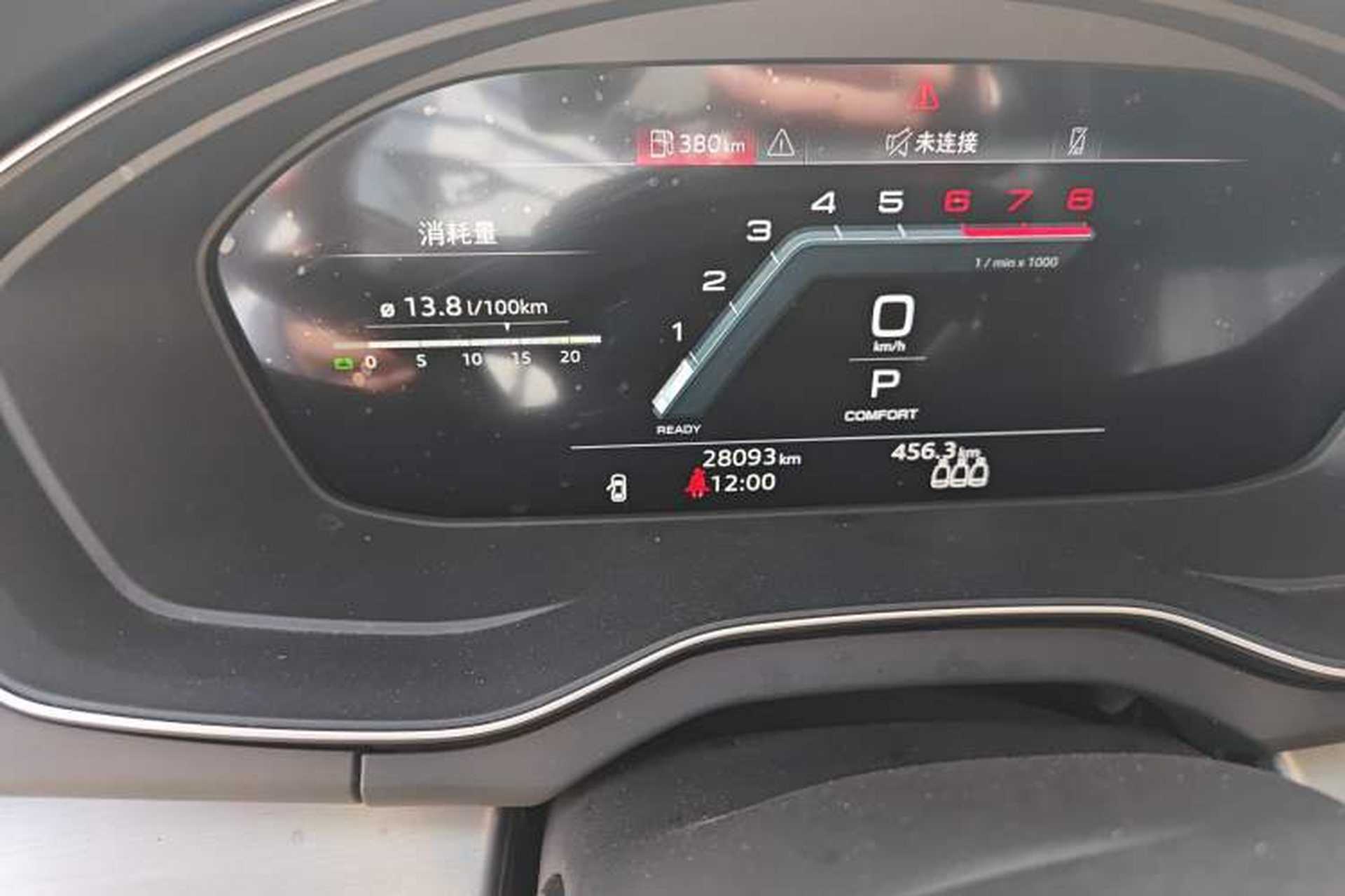 Used Audi Q5L 2025 40 TFSI Fashionable and Dynamic Edition Odometer Close Up