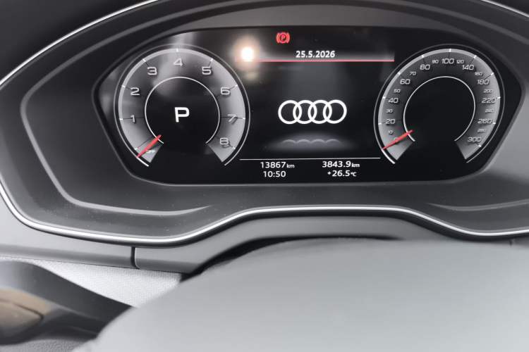 Used Audi Q5L 2025 45 TFSI Luxury Dynamic Edition Odometer Close Up