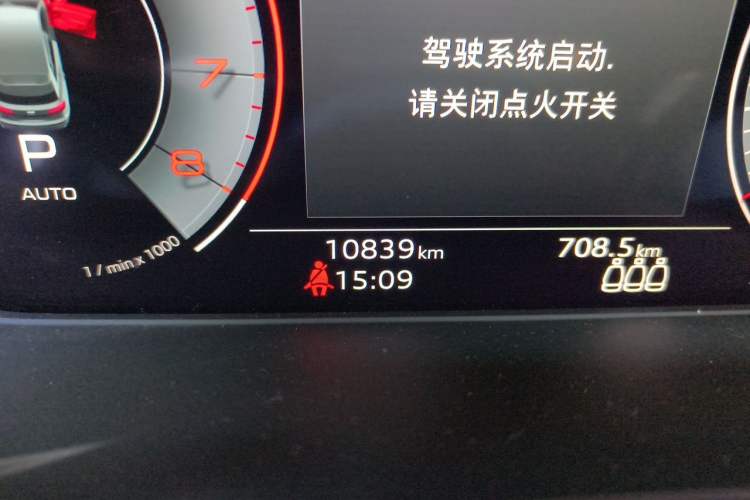 Used Audi Q5L 2025 40 TFSI Luxury Dynamic Edition Odometer Close Up