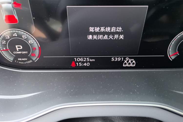 Used Audi Q5L 2025 quattro 45th Anniversary Edition 45 TFSI Luxury Dynamic Model Odometer Close Up