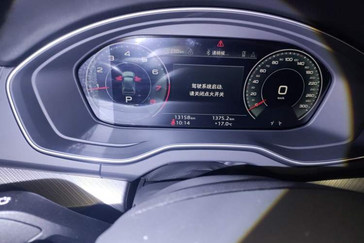 Used Audi Q5L 2025 quattro 45th Anniversary Edition 45 TFSI Luxury Dynamic Model Odometer Close Up