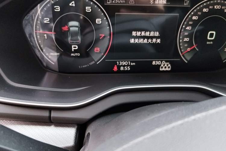 Used Audi Q5L 2025 45 TFSI Luxury Dynamic Edition Odometer Close Up