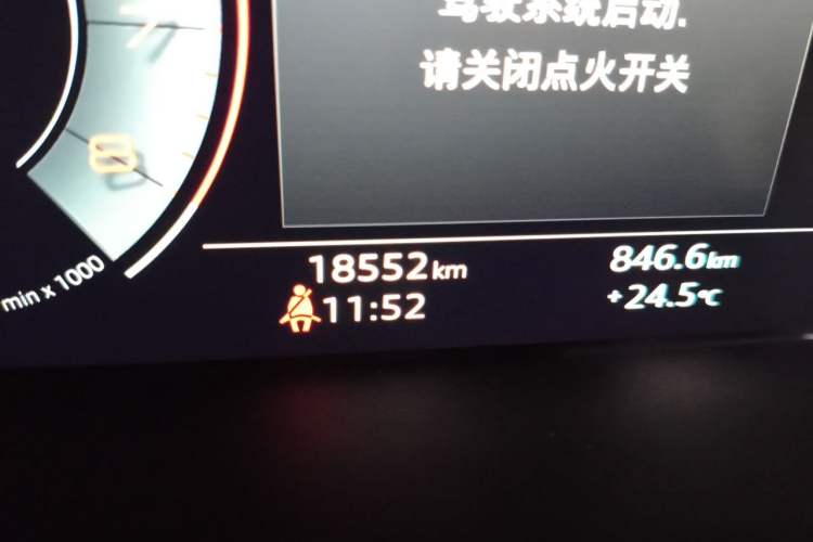 Used Audi Q5L 2025 45 TFSI Prestige Dynamic Edition Odometer Close Up