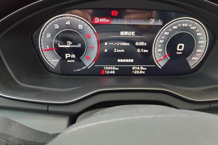 Used Audi Q5L 2025 40 TFSI Luxury Dynamic Edition Odometer Close Up