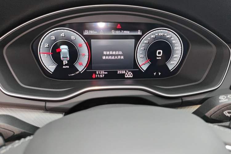 Used Audi Q5L 2025 40 TFSI Luxury Dynamic Edition Odometer Close Up