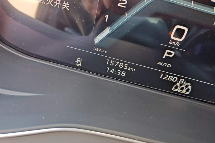 Used Audi Q5L 2025 quattro 45th Anniversary Edition 45 TFSI Luxury Dynamic Model Odometer Close Up