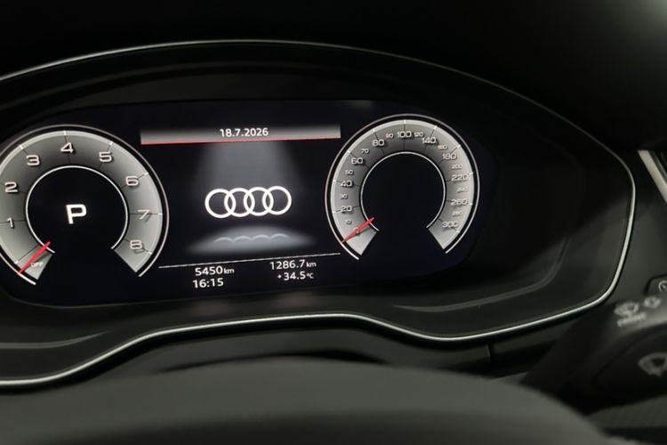 Used Audi Q5L 2025 40 TFSI Luxury Dynamic Edition Odometer Close Up