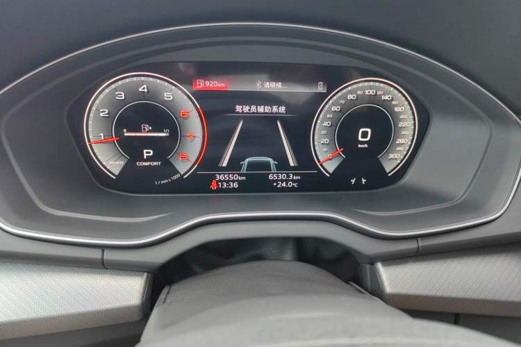 Used Audi Q5L 2025 40 TFSI Luxury Dynamic Edition Odometer Close Up