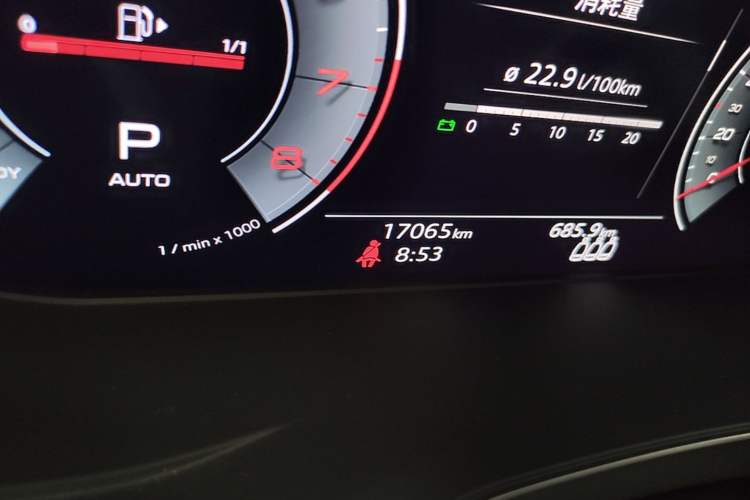 Used Audi Q5L 2025 quattro 45th Anniversary Edition 45 TFSI Luxury Dynamic Model Odometer Close Up