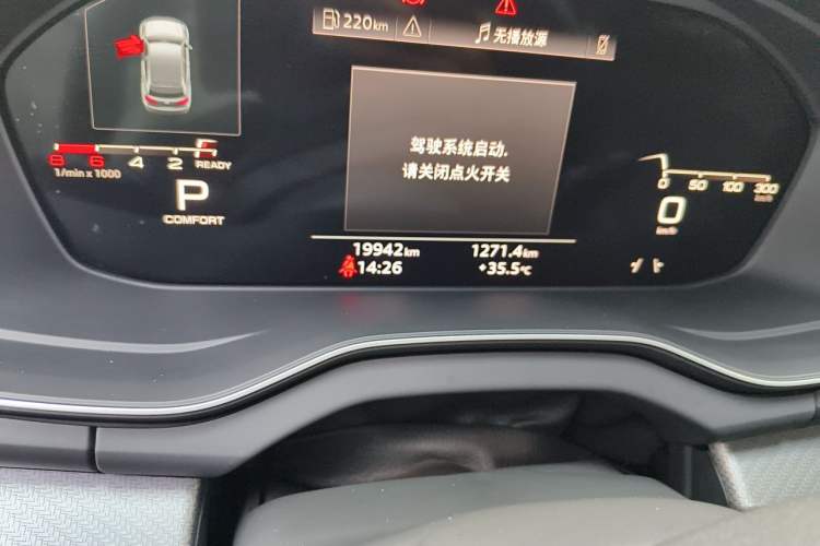Used Audi Q5L 2025 40 TFSI Luxury Dynamic Edition Odometer Close Up