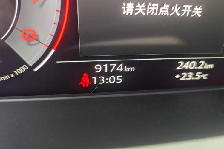Used Audi Q5L 2025 45 TFSI Luxury Dynamic Edition Odometer Close Up