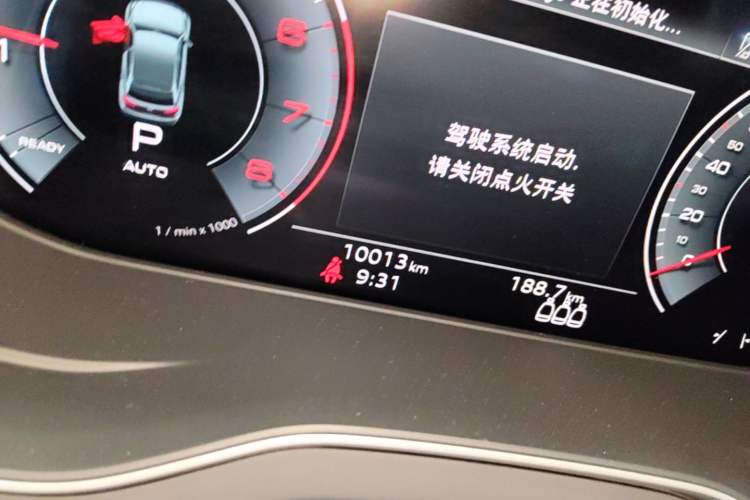 Used Audi Q5L 2025 40 TFSI Luxury Dynamic Edition Odometer Close Up