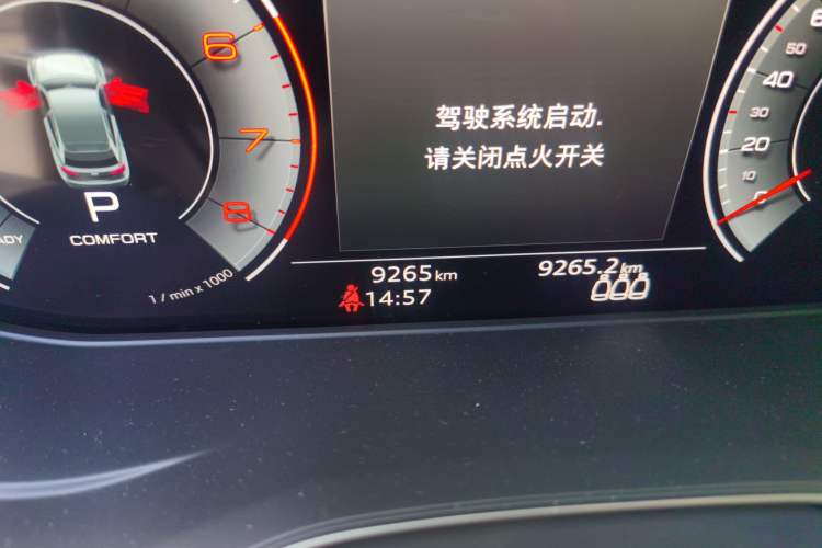 Used Audi Q5L 2025 40 TFSI Luxury Dynamic Edition Odometer Close Up