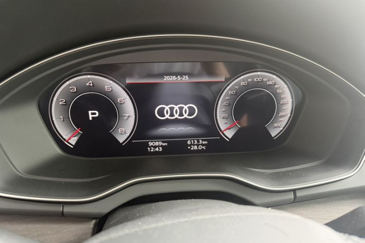 Used Audi Q5L 2025 quattro 45th Anniversary Edition 45 TFSI Prestige Dynamic Model Odometer Close Up