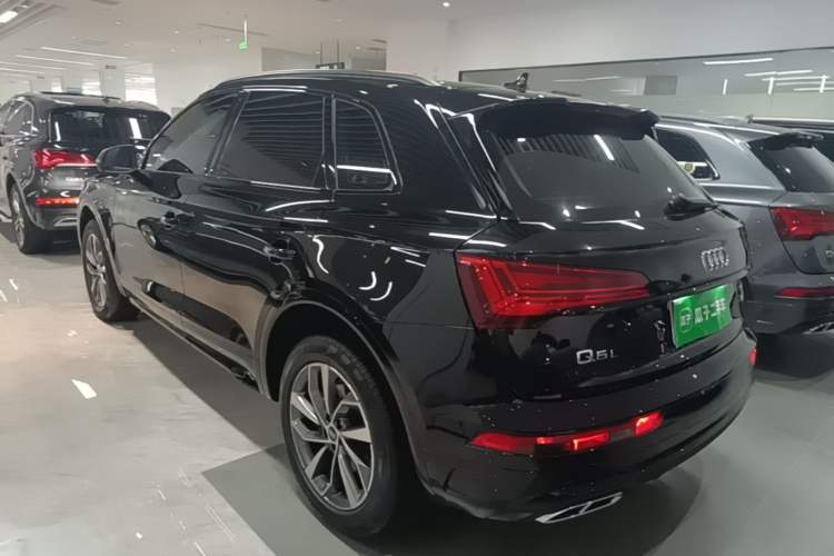 Used Audi Q5L 2025 quattro 45th Anniversary Edition 40 TFSI Luxury Dynamic Model Rear Left 45 Deg