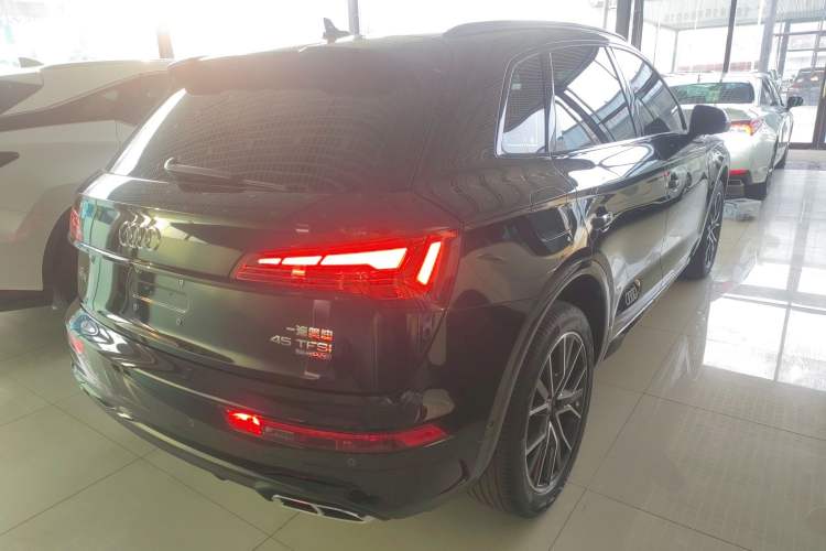 Used Audi Q5L 2025 quattro 45th Anniversary Edition 45 TFSI Luxury Dynamic Model Rear Right 45 Deg