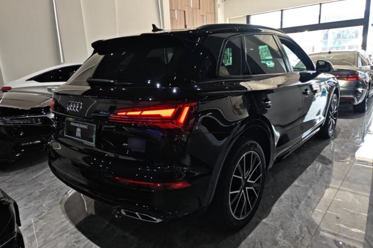 Used Audi Q5L 2025 quattro 45th Anniversary Edition 45 TFSI Luxury Dynamic Model Rear Right 45 Deg