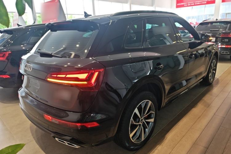 Used Audi Q5L 2025 quattro 45th Anniversary Edition 40 TFSI Luxury Dynamic Model Rear Right 45 Deg