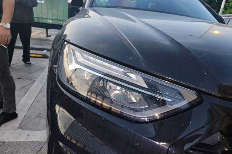 Used Audi Q5L 2025 quattro 45th Anniversary Edition 45 TFSI Luxury Dynamic Model Right Front Headlight