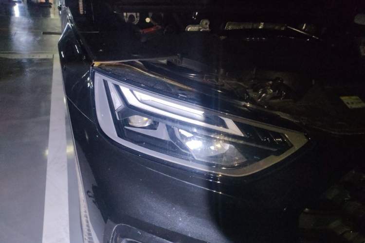 Used Audi Q5L 2025 quattro 45th Anniversary Edition 45 TFSI Luxury Dynamic Model Right Front Headlight