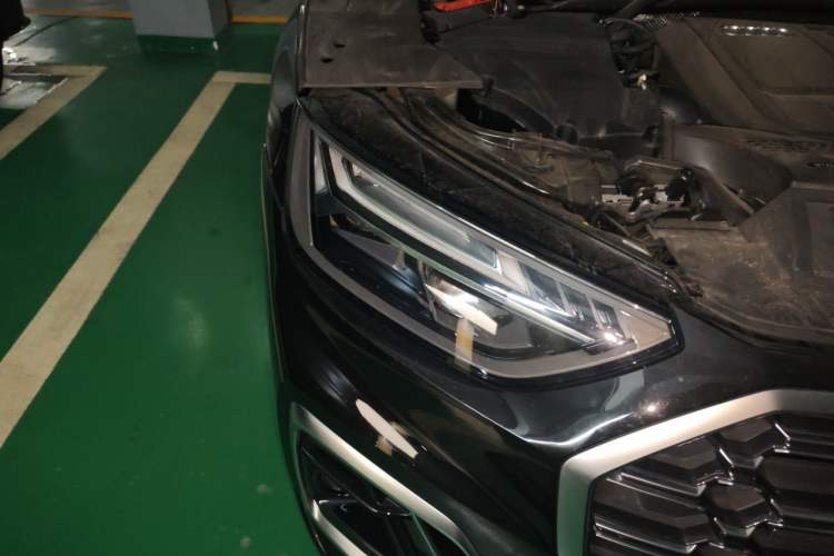 Used Audi Q5L 2025 40 TFSI Fashionable and Dynamic Edition Right Front Headlight
