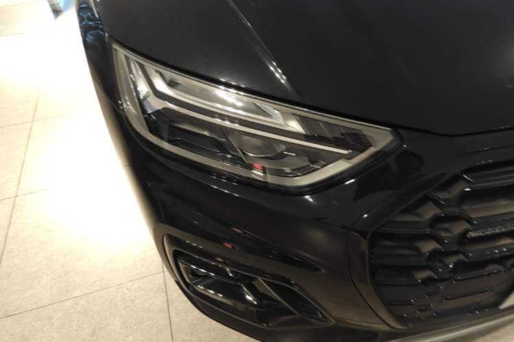 Used Audi Q5L 2025 quattro 45th Anniversary Edition 40 TFSI Luxury Dynamic Model Right Front Headlight