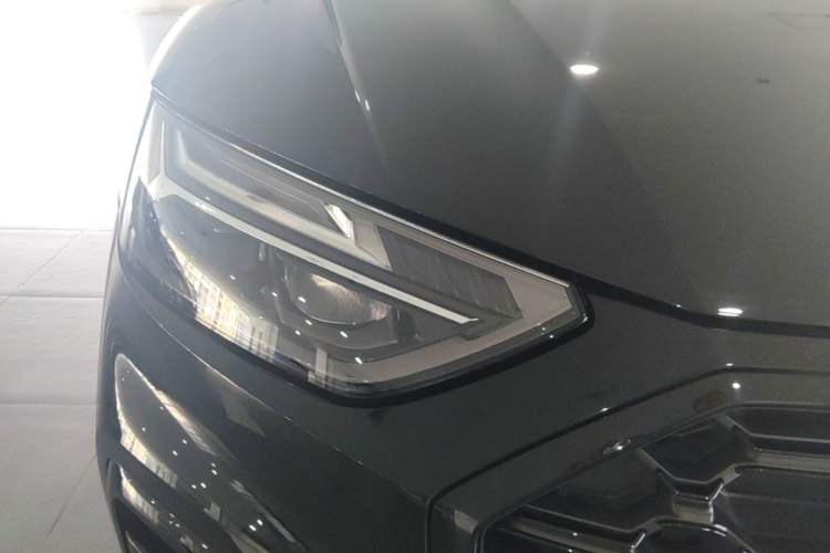 Used Audi Q5L 2025 40 TFSI Luxury Dynamic Edition Right Front Headlight