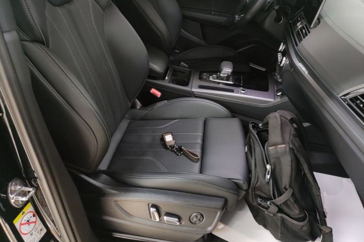 Used Audi Q5L 2025 quattro 45th Anniversary Edition 45 TFSI Luxury Dynamic Model Right Front Seat