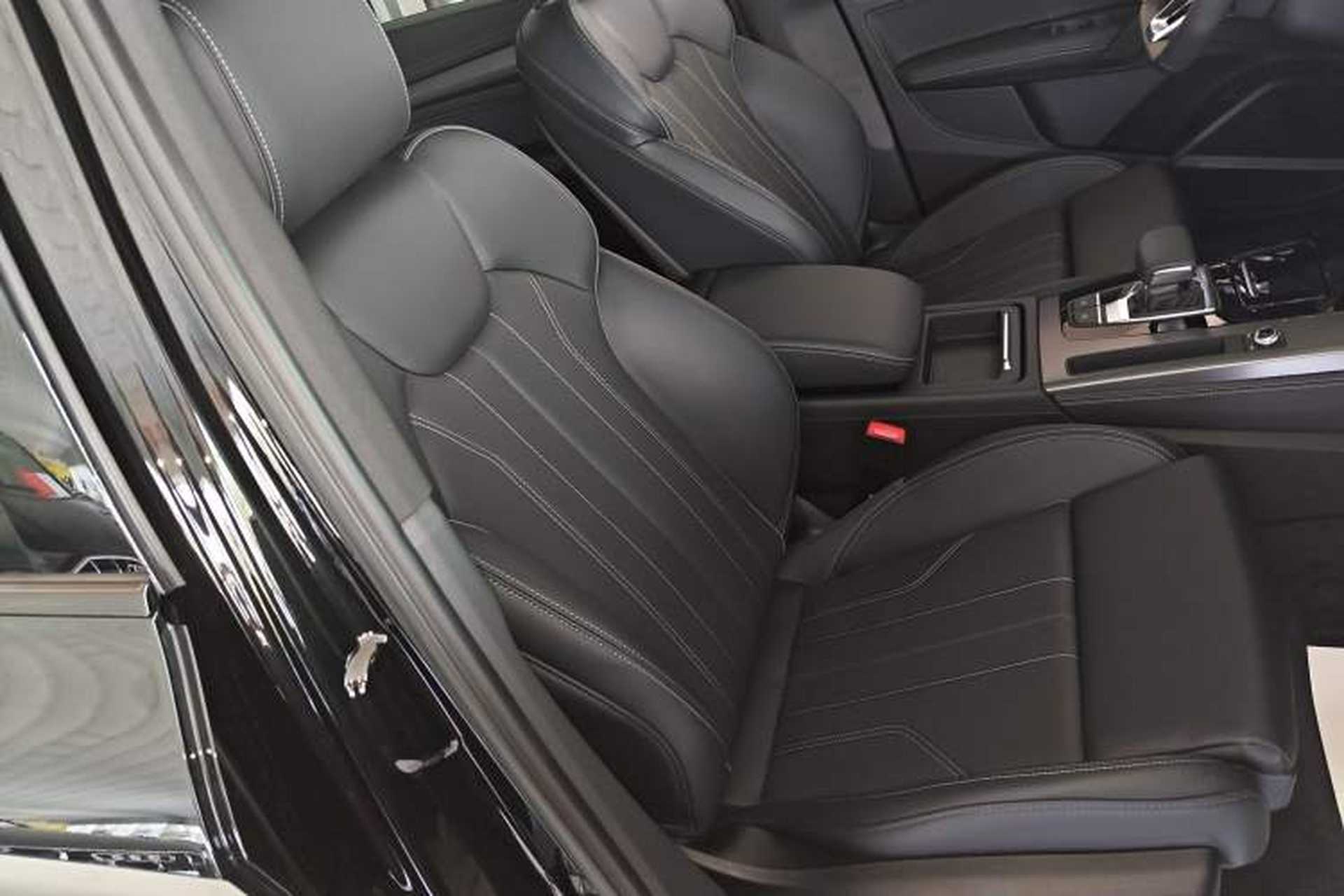 Used Audi Q5L 2025 quattro 45th Anniversary Edition 45 TFSI Luxury Dynamic Model Right Front Seat