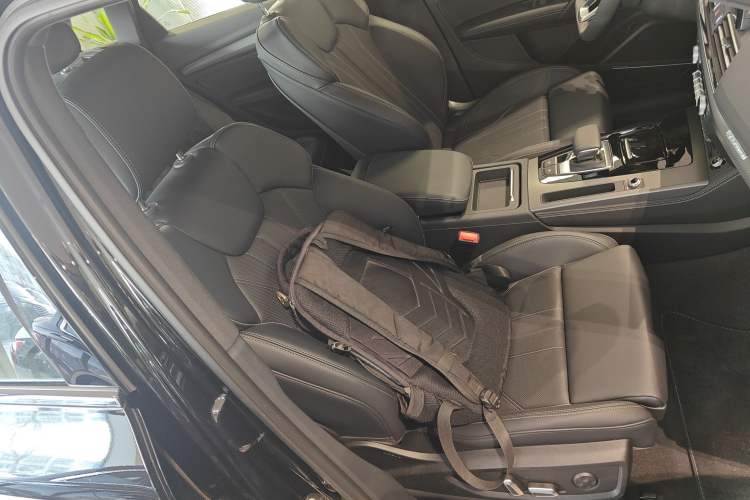 Used Audi Q5L 2025 quattro 45th Anniversary Edition 45 TFSI Luxury Dynamic Model Right Front Seat