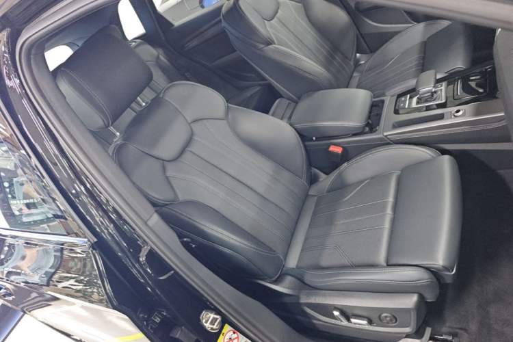 Used Audi Q5L 2025 quattro 45th Anniversary Edition 45 TFSI Luxury Dynamic Model Right Front Seat