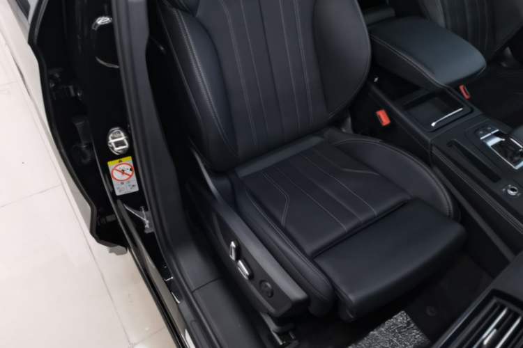 Used Audi Q5L 2025 quattro 45th Anniversary Edition 40 TFSI Sporty and Dynamic Model Right Front Seat