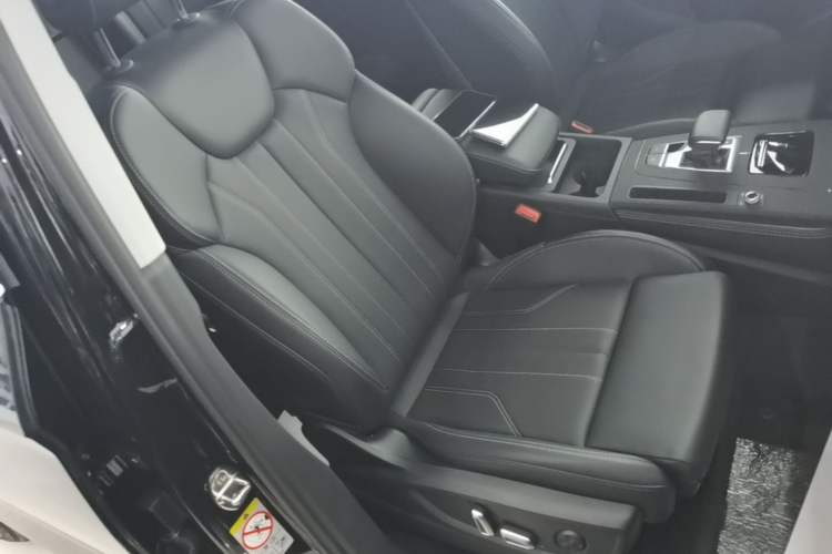 Used Audi Q5L 2025 quattro 45th Anniversary Edition 40 TFSI Sporty and Dynamic Model Right Front Seat