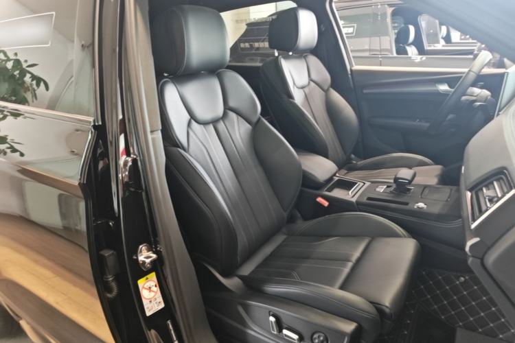 Used Audi Q5L 2025 quattro 45th Anniversary Edition 40 TFSI Luxury Dynamic Model Right Front Seat