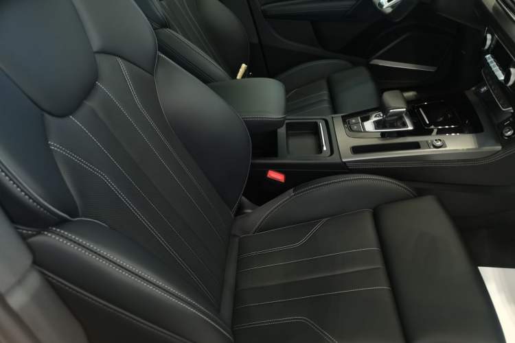Used Audi Q5L 2025 quattro 45th Anniversary Edition 45 TFSI Luxury Dynamic Model Right Front Seat