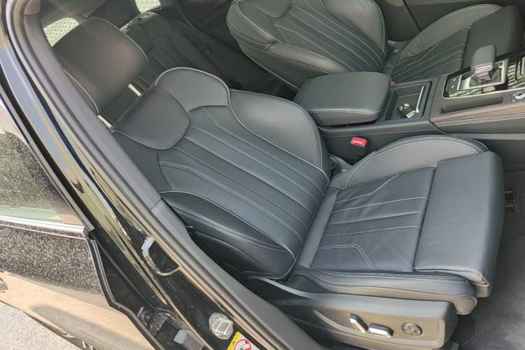 Used Audi Q5L 2025 quattro 45th Anniversary Edition 45 TFSI Prestige Dynamic Model Right Front Seat