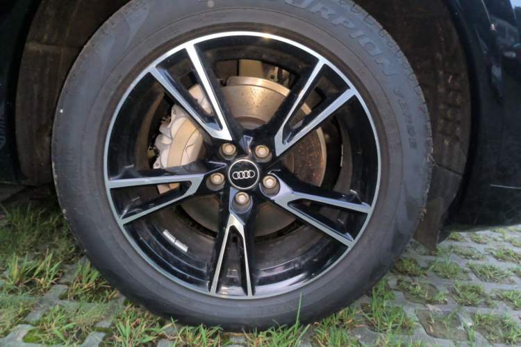 Used Audi Q5L 2025 40 TFSI Fashionable and Dynamic Edition Right Front Wheel Hub