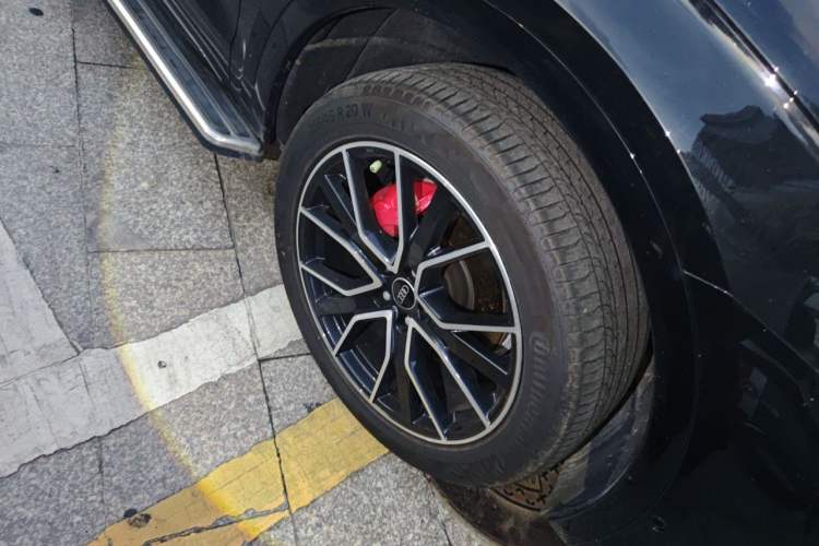 Used Audi Q5L 2025 quattro 45th Anniversary Edition 45 TFSI Luxury Dynamic Model Right Front Wheel Hub
