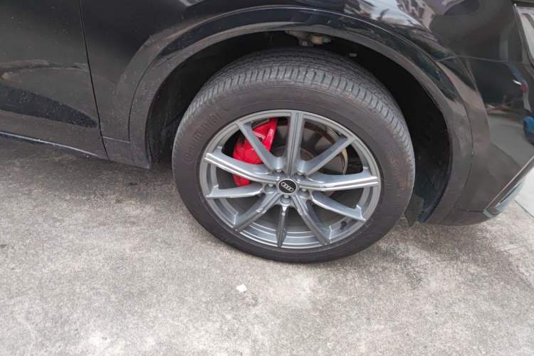 Used Audi Q5L 2025 40 TFSI Fashionable and Dynamic Edition Right Front Wheel Hub