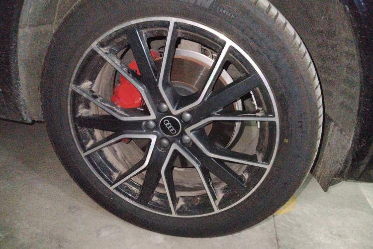 Used Audi Q5L 2025 quattro 45th Anniversary Edition 45 TFSI Luxury Dynamic Model Right Front Wheel Hub