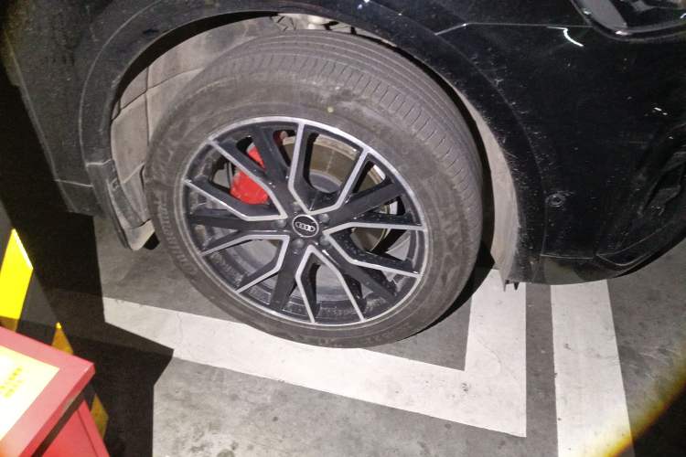 Used Audi Q5L 2025 45 TFSI Luxury Dynamic Edition Right Front Wheel Hub