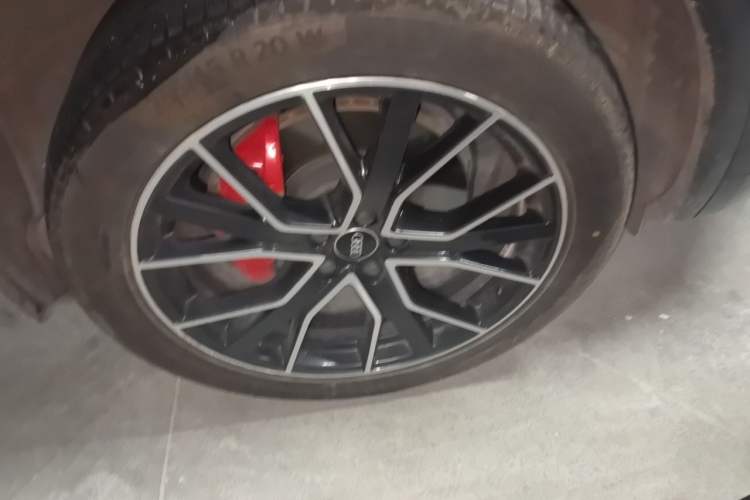 Used Audi Q5L 2025 quattro 45th Anniversary Edition 45 TFSI Luxury Dynamic Model Right Front Wheel Hub