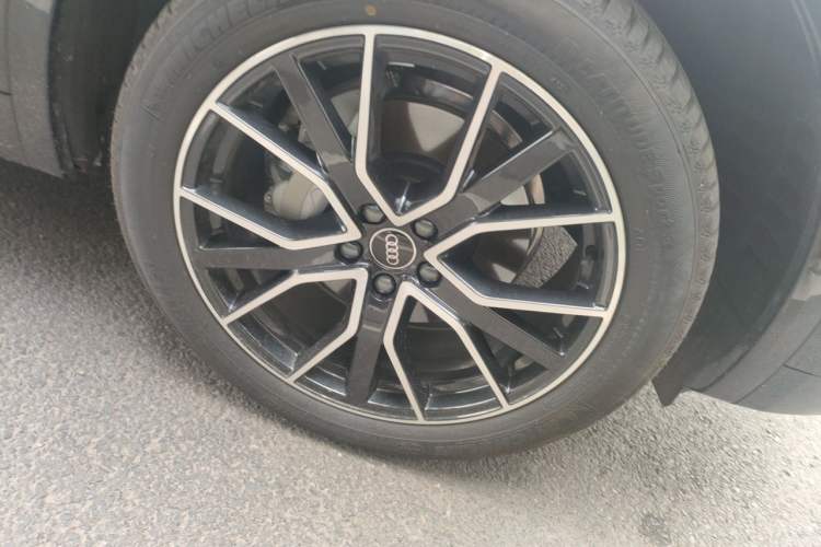 Used Audi Q5L 2025 quattro 45th Anniversary Edition 45 TFSI Luxury Dynamic Model Right Front Wheel Hub