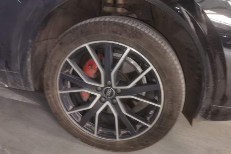 Used Audi Q5L 2025 quattro 45th Anniversary Edition 45 TFSI Luxury Dynamic Model Right Front Wheel Hub